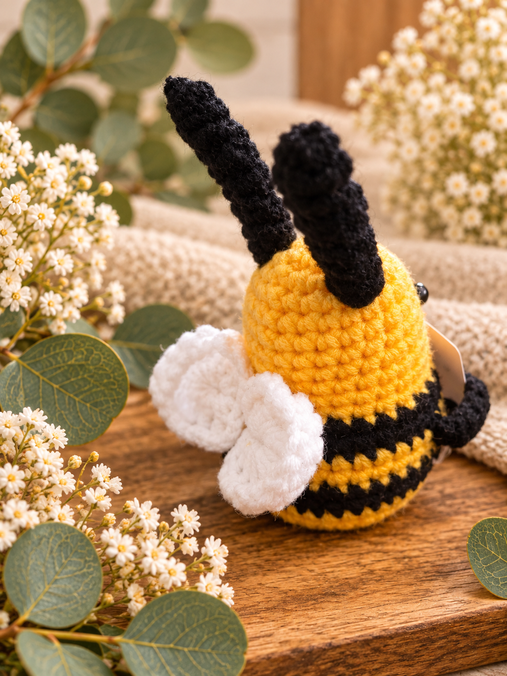 Knitted Bee